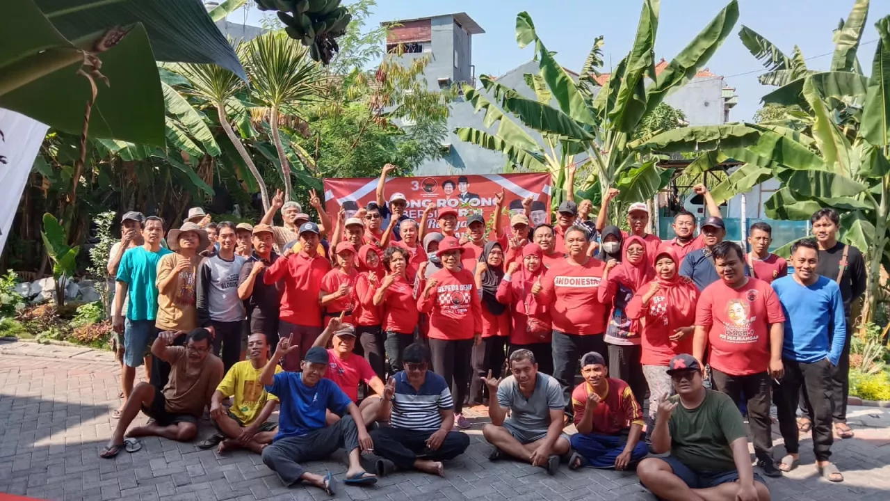 Kader PDIP Antusias Kerja Bakti di Sepuluh Kecamatan