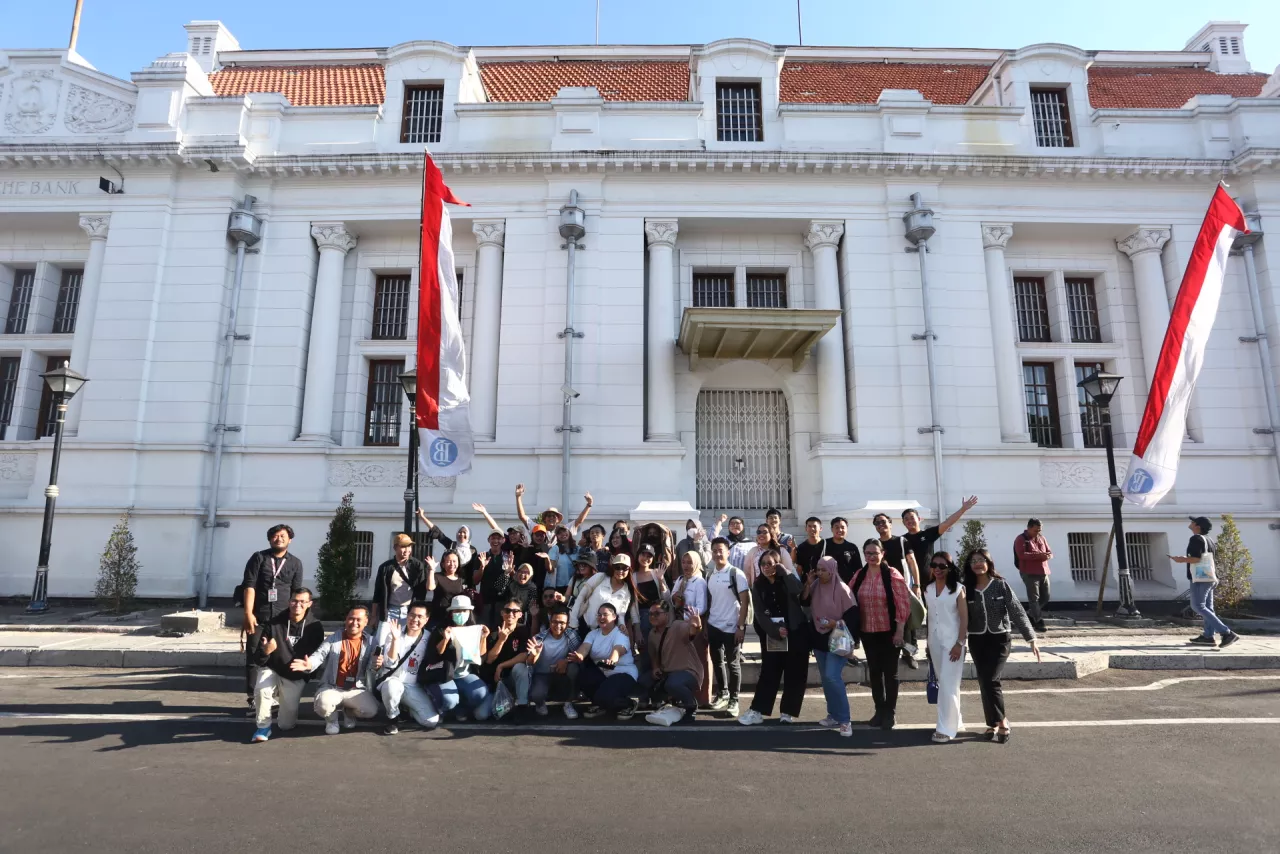 Himpunan Humas Hotel dan PFI Gelar Street Photography di Kota Lama Surabaya