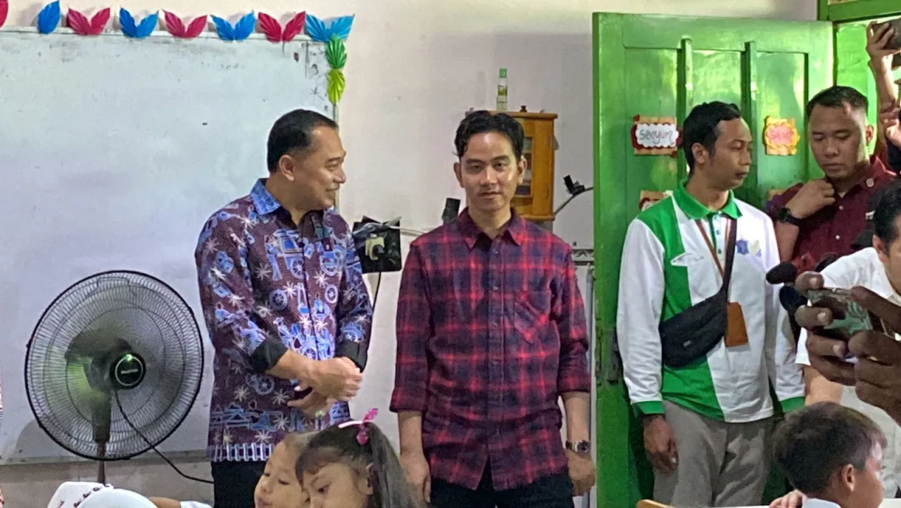 Gibran Puji Wali Kota Eri Soal Program Makan Gratis di Surabaya