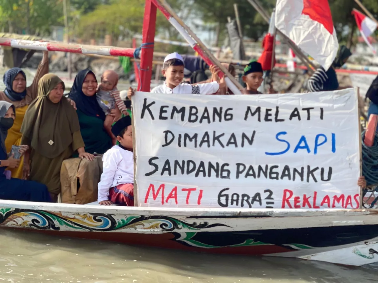 Nelayan Surabaya Gelar Aksi Tolak Reklamasi Waterfront Land