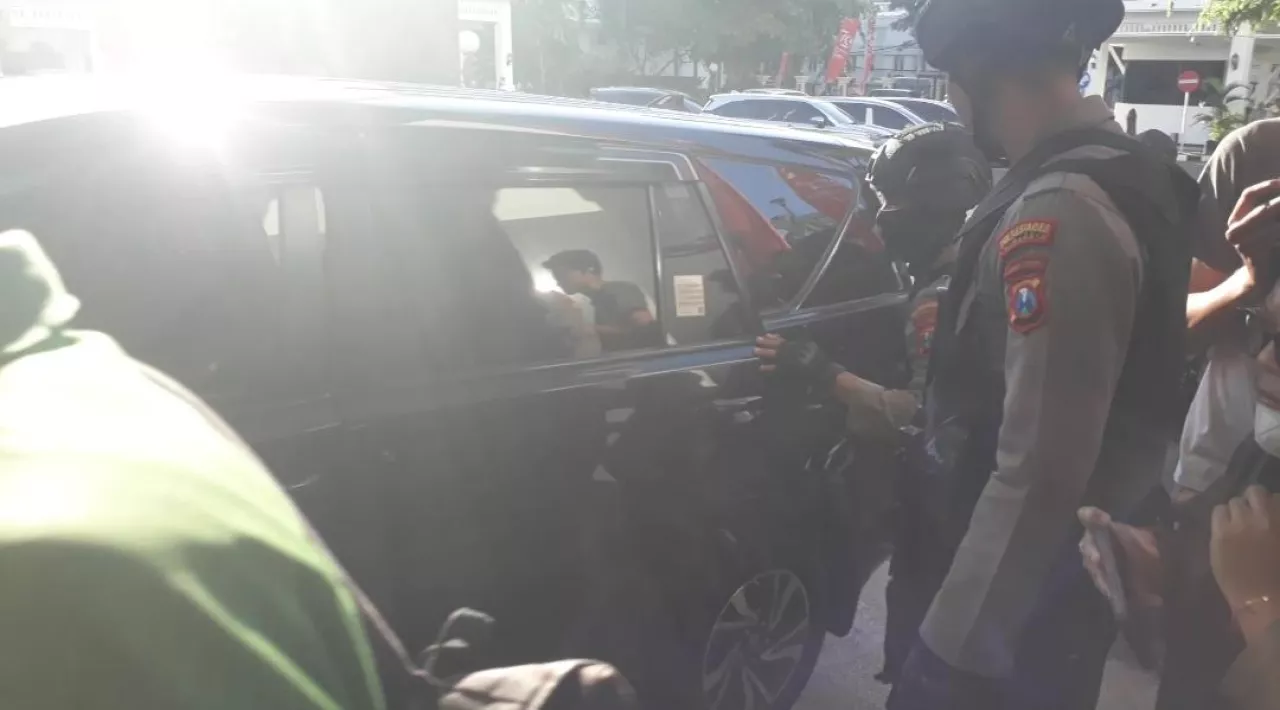 KPK Geledah Biro Kesra Pemprov Jatim, Sita Dokumen dan BBE