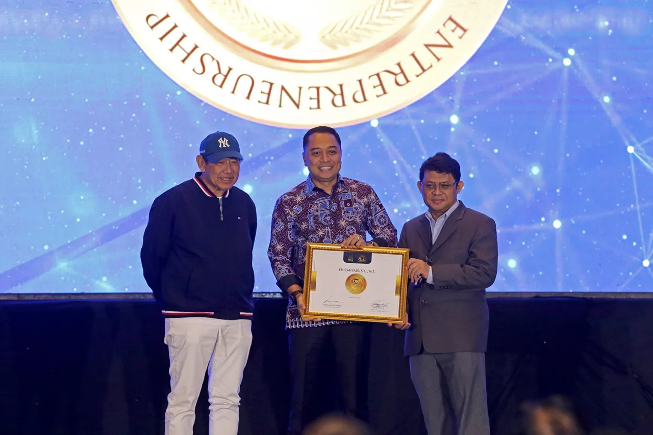 Wali Kota Eri Cahyadi Raih Penghargaan dari MarkPlus Institute, Ini Prestasinya