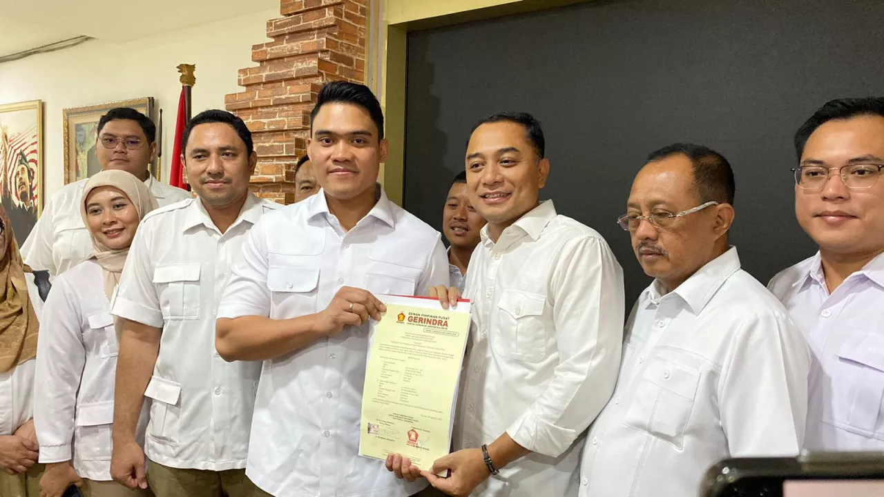 DPC Gerindra Surabaya Berikan B-1 KWK untuk Petahana Eri Cahyadi-Armuji