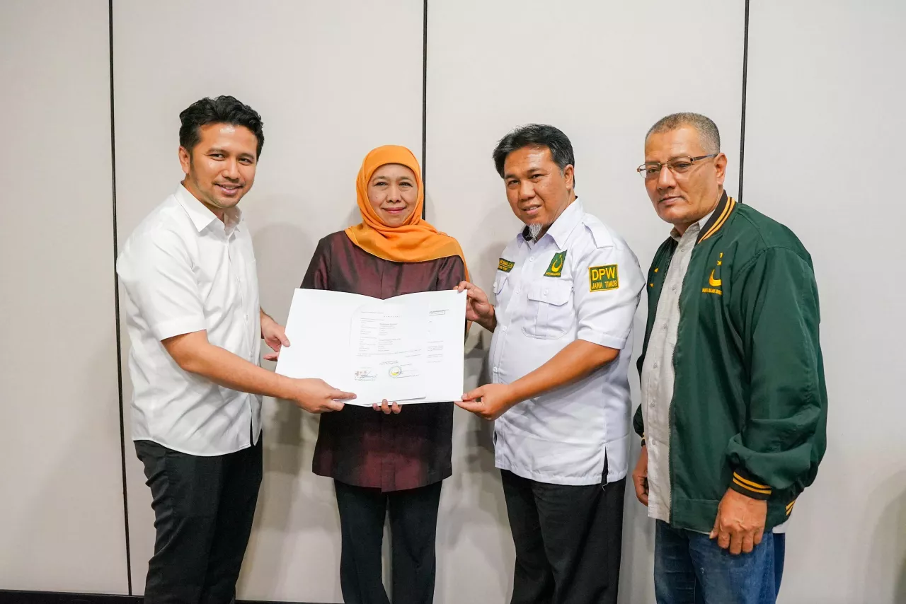 Tambah Dukungan, Lima Parpol Serahkan B-1 KWK untuk Khofifah-Emil