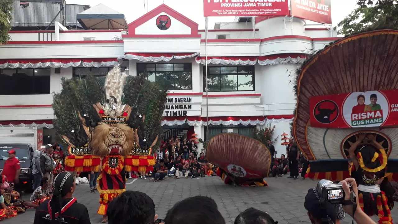 Sambutan Meriah PDIP Jatim untuk Pasangan Risma-Gus Hans