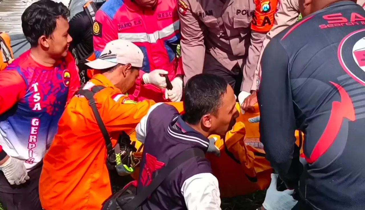 Pencari Rongsokan yang Tercebur Sungai di Surabaya Ditemukan Tewas