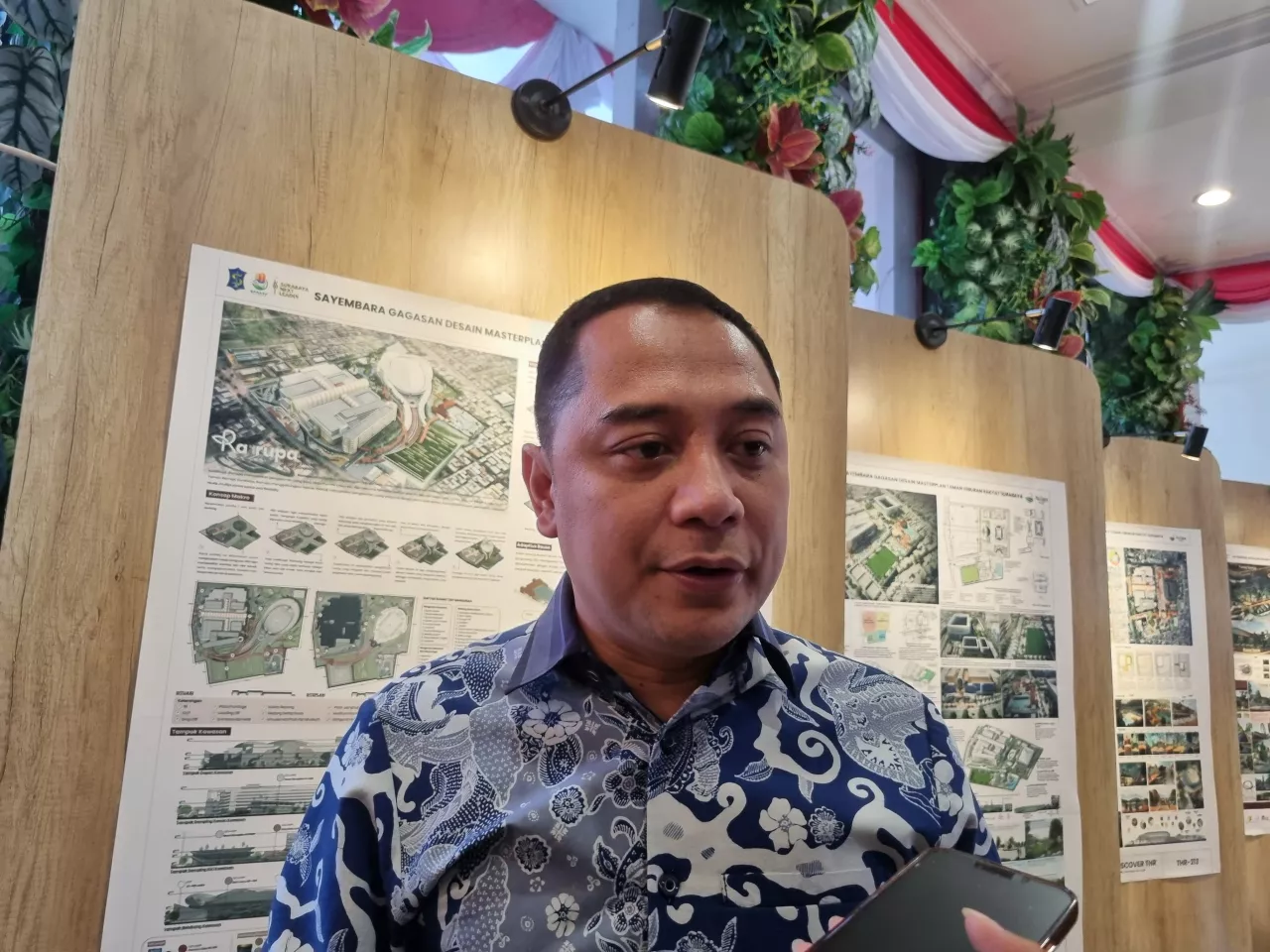 Seperti Ibu dan Bapaknya Jawa Timur, Eri Cahyadi Puji Utuhnya Figur Risma