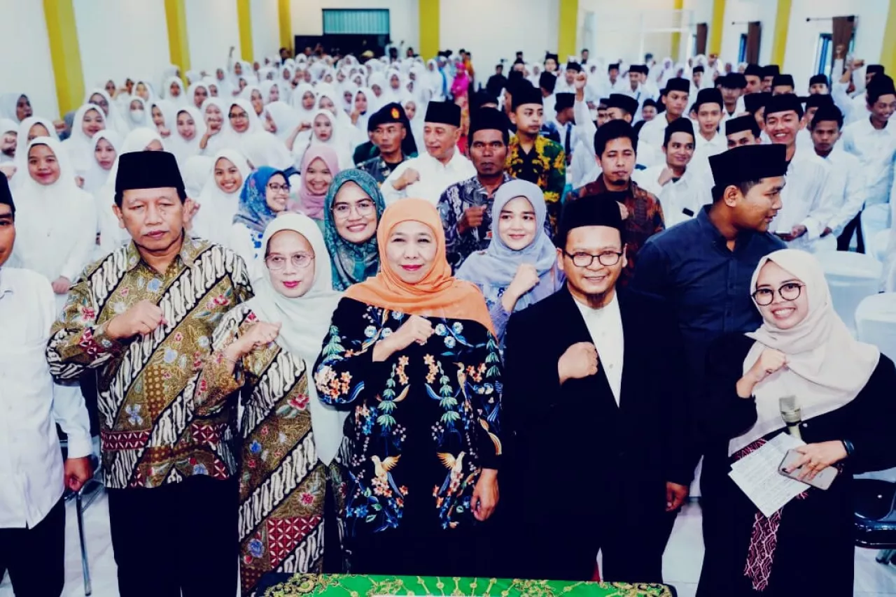Khofifah Tekankan Pentingnya Leadership pada Mahasiswa