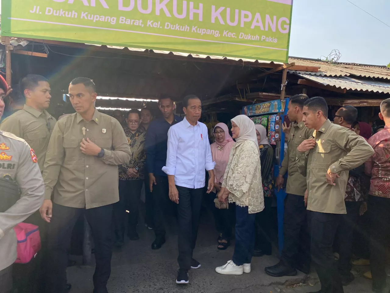 Jokowi Disambut Teriakan Mulyono saat Tinjau Pasar di Surabaya