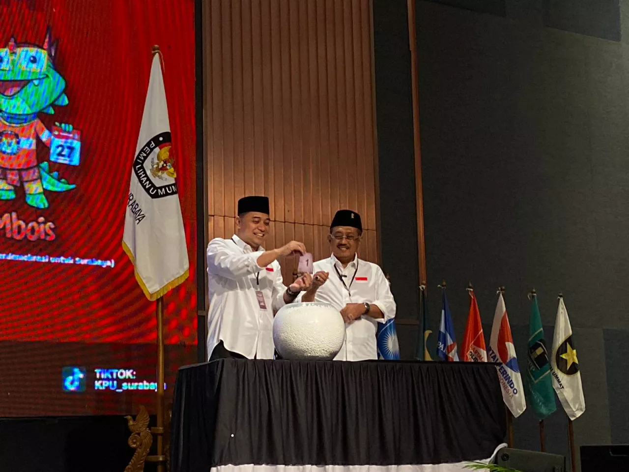 Pengundian Nomor Paslon Pilwali, Eri-Armuji Nomor Urut Satu