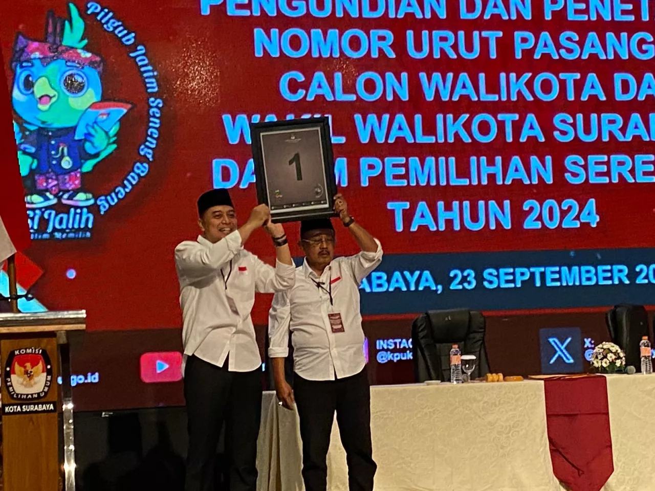 Cerita Eri Cahyadi 'Eyel-eyelan' dengan Armuji Ambil Undian Bola Nomor Urut