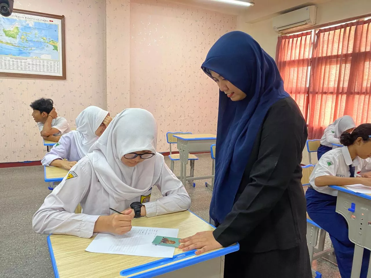 Belajar Struktur Teks, Siswa SMPTAG Surabaya Jadi Responden Pembelajaran Flashcard