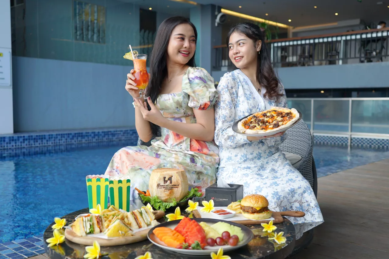 Grand Swiss-Belhotel Darmo Luncurkan Pizza Buntut Bakar dan Tropical Darmo