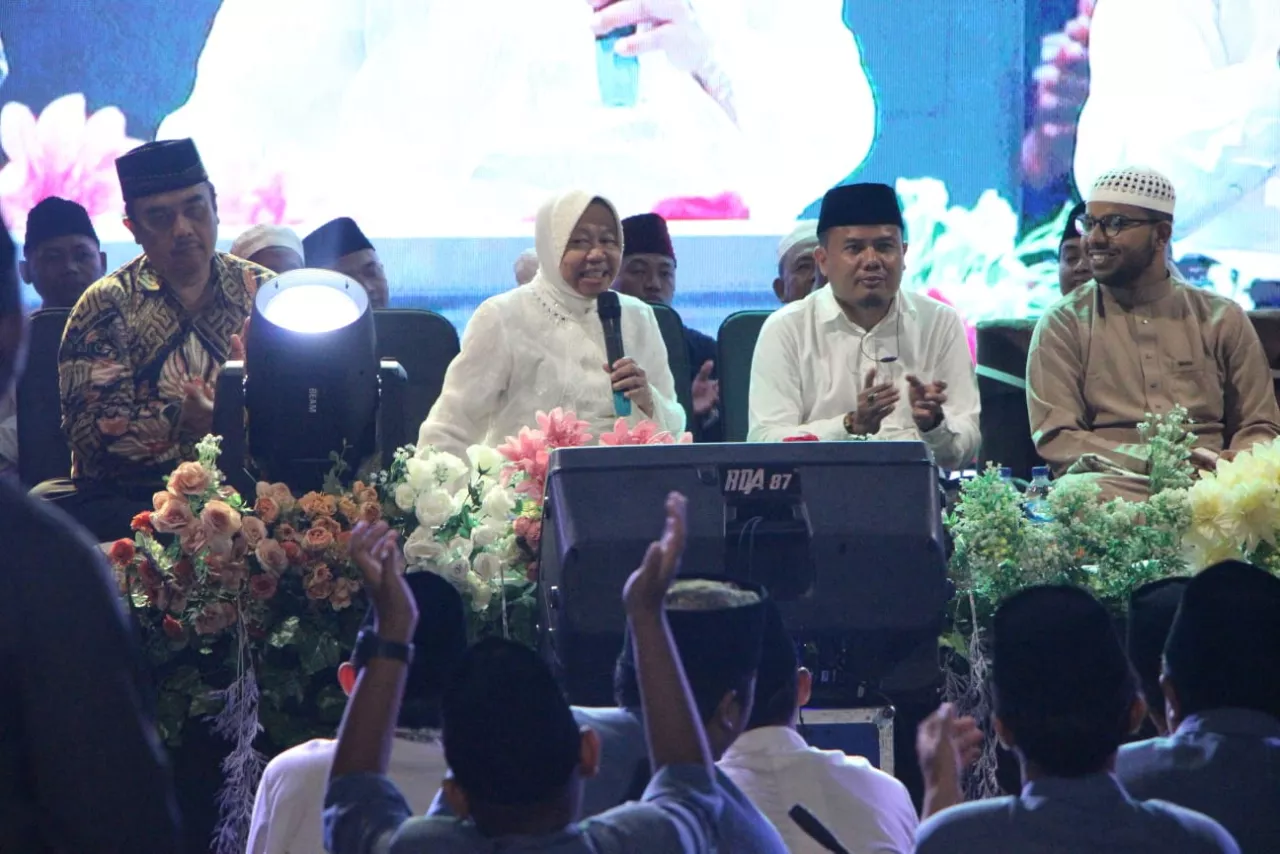 Risma dan AMI Sholawatan, Ucap Syukur Revitalisasi Ampel Semakin Ramai