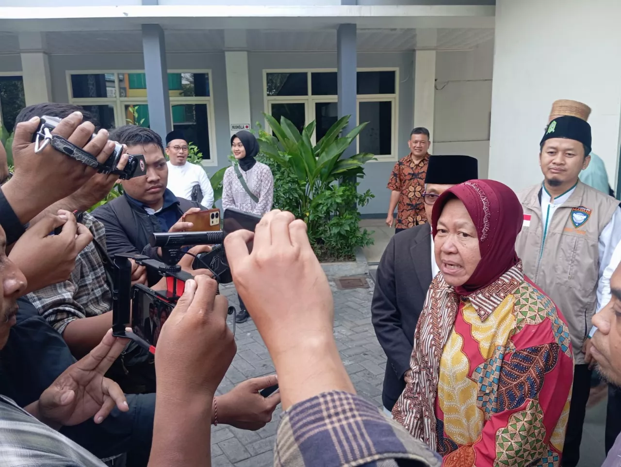 Biaya Pendidikan Pesantren Tidak Layak, Begini Sikap Risma