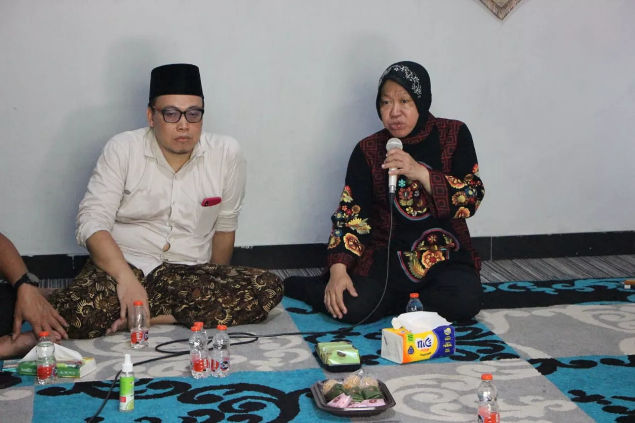 Banyak Peduli Ponpes, Risma Dipuji Gus Nabil Darul Hikam Joresan Ponorogo