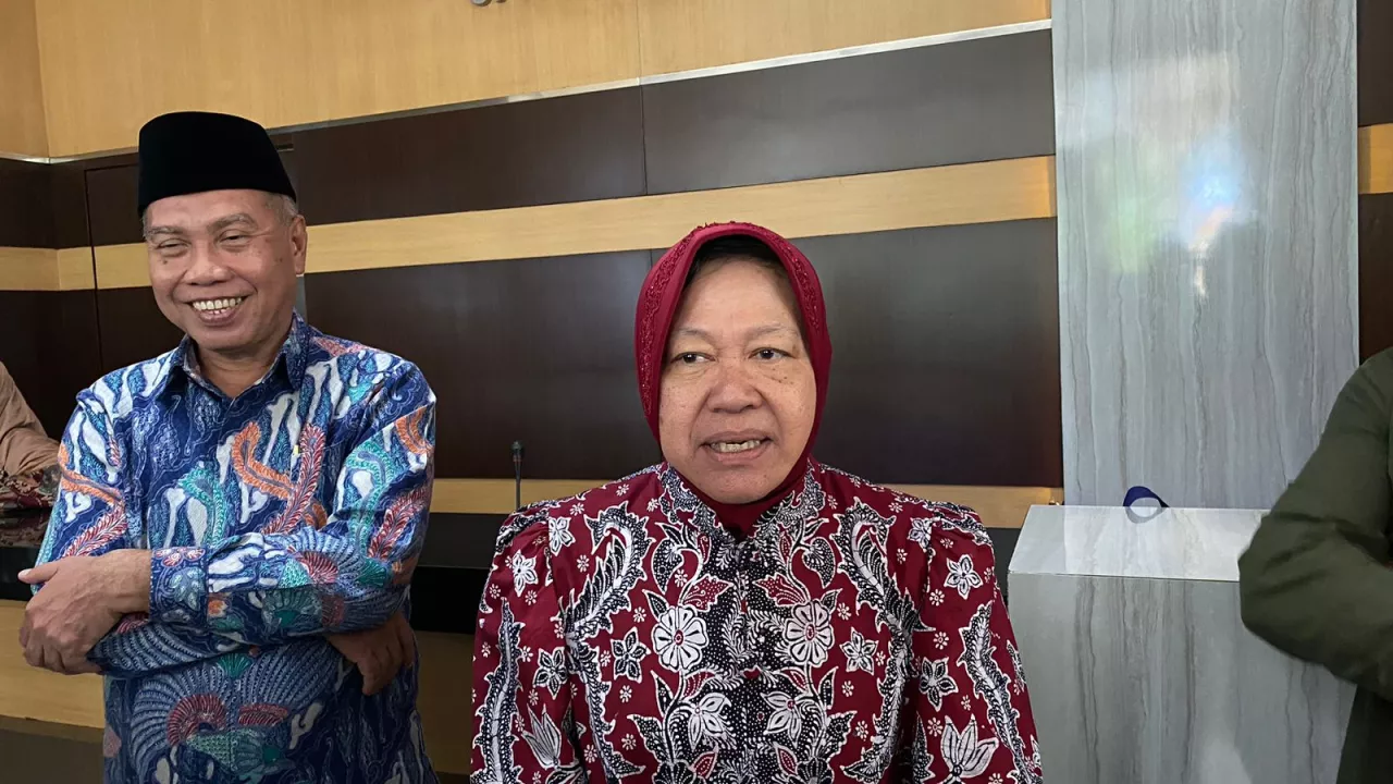 Risma Tanggapi Maraknya Mahasiswa Bunuh Diri di Surabaya