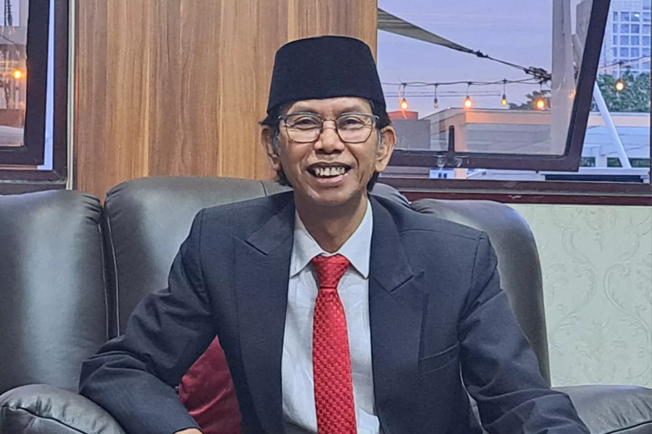 Adi Sutarwijono Kembali Jabat Ketua Dewan Surabaya Dua Periode Berturut