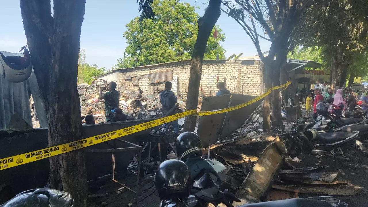 6 Bangunan Ludes Terbakar di Kenjeran, Pemilik Pasrah