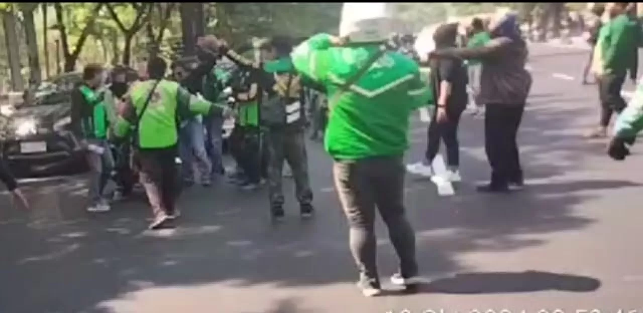 Aksi Demo Ojol Surabaya-Sidoarjo Diwarnai Sweeping