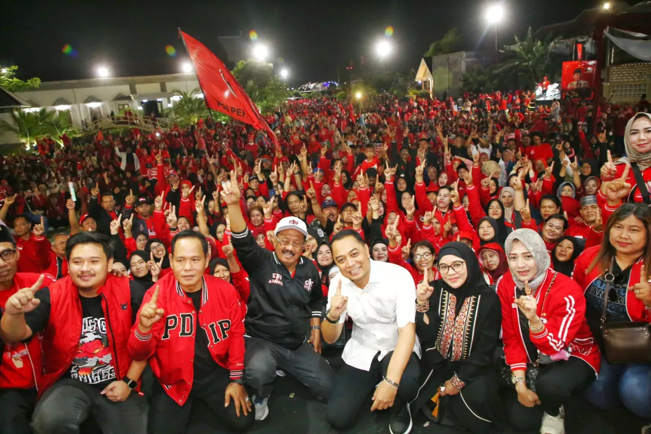 Dihadiri Risma, Ribuan Warga Surabaya Barat Dukung Program Eri-Armuji