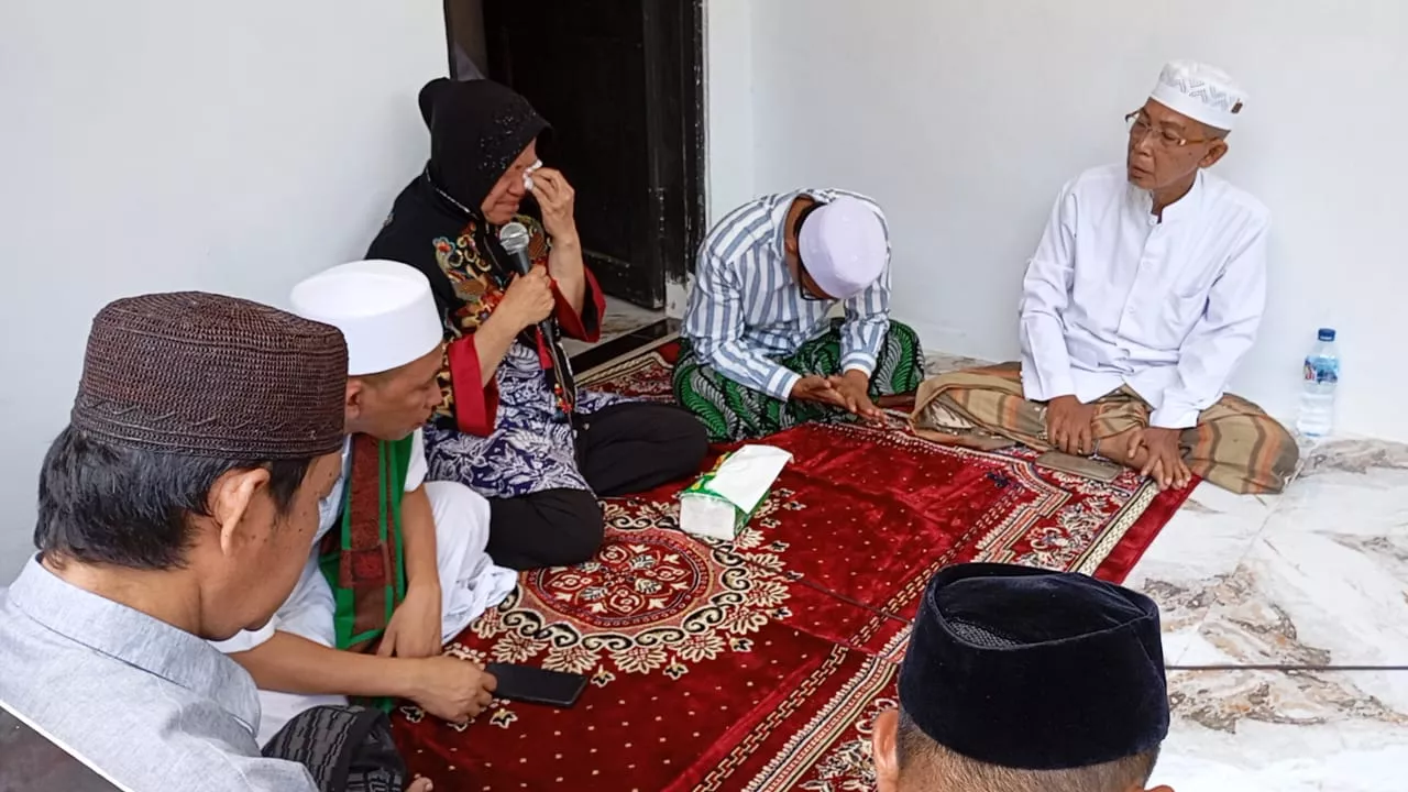 Air Mata Risma Jatuh Dengar Gaji Guru Ngaji Kurang dari Rp100 Ribu