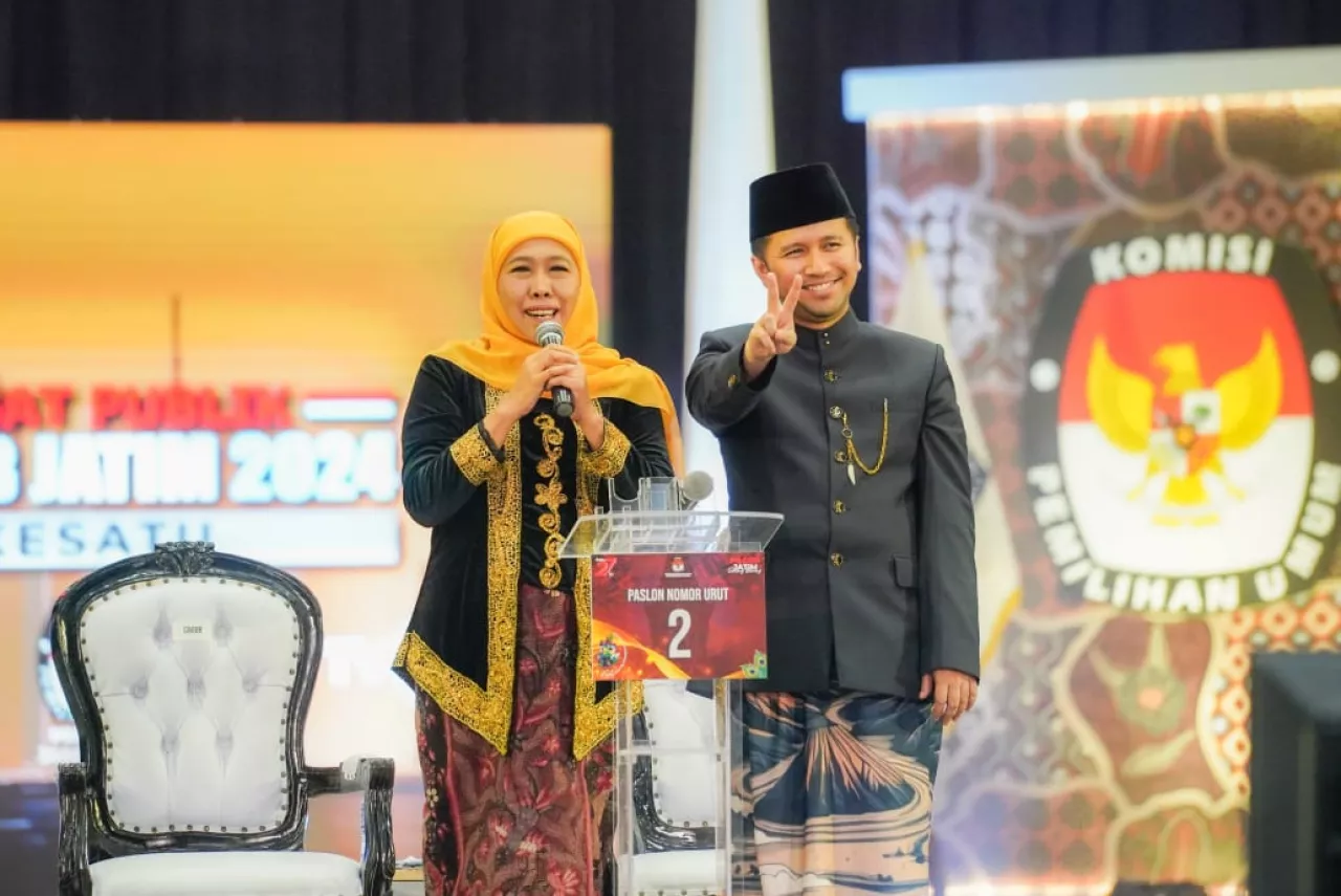 Khofifah-Emil Tampil Unggul di Debat Perdana Pilgub Jatim