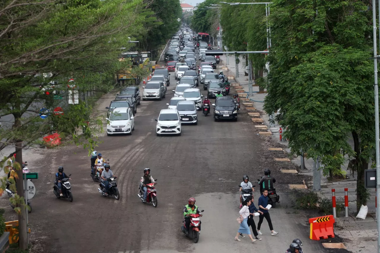 Jalan Mayjend Sungkono Berdebu Akibat Proyek Aspal, Pemkot Beri Solusi Ini