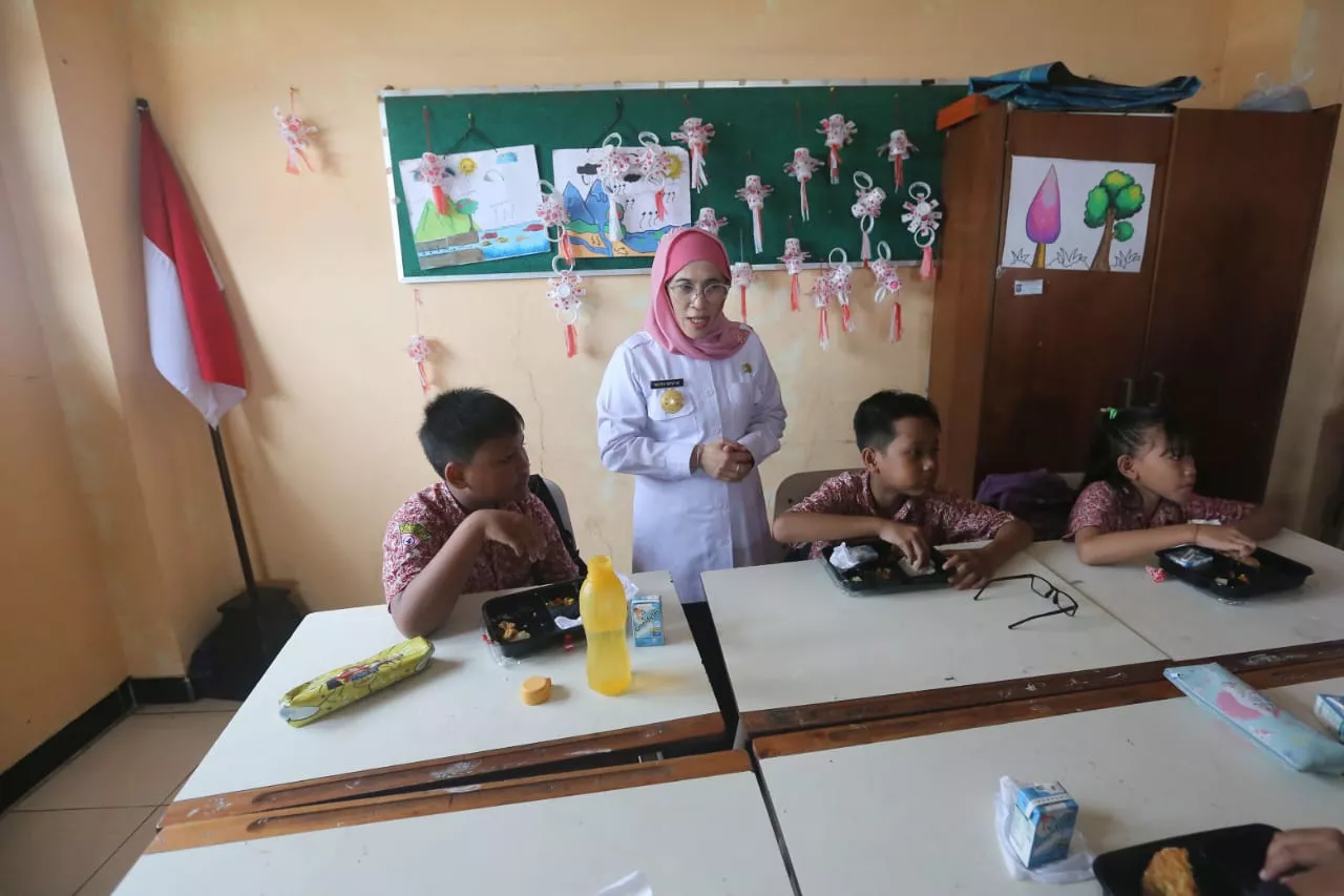 Makan Gratis, Pemkot Surabaya Minta Evaluasi Variasi Menu dan Kemasan