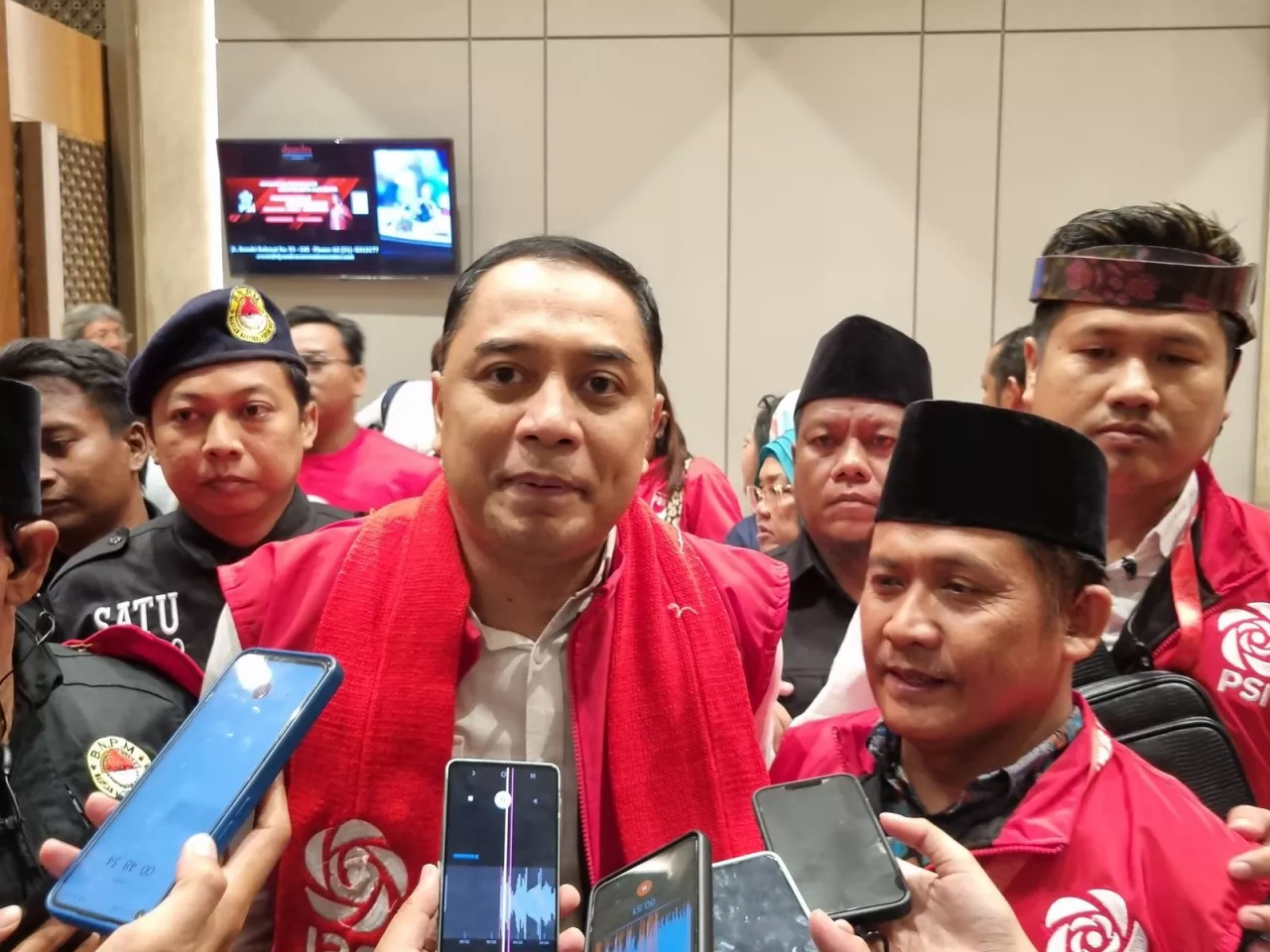 Bertemu Puluhan Anggota Dewan, Eri Cahyadi: Hanya Persiapan Debat Kedua