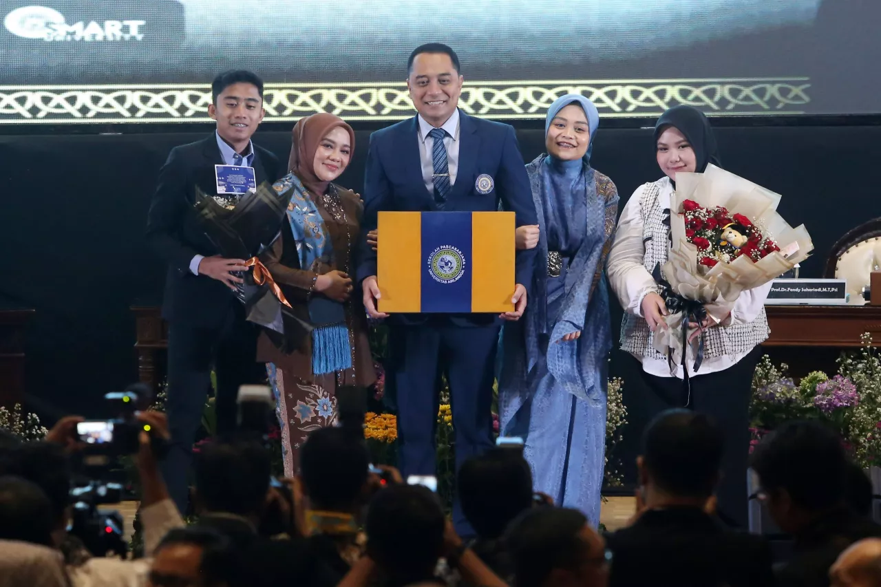 Camlaude, Eri Cahyadi Lulus Doktor di Unair