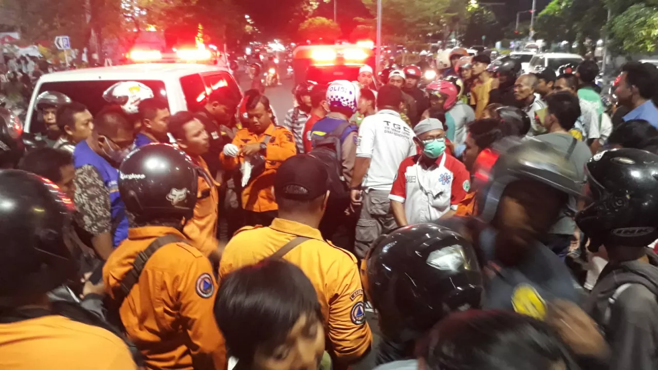 Perempuan Tewas Terlindas Truck di Karang Menjangan Surabaya