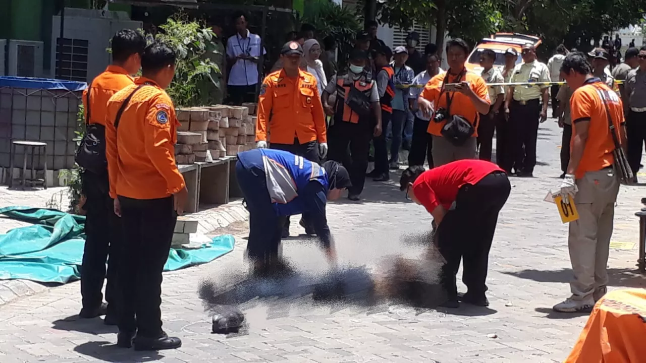 Mahasiswa UK Petra Diduga Bunuh Diri Lompat dari Gedung Kampus