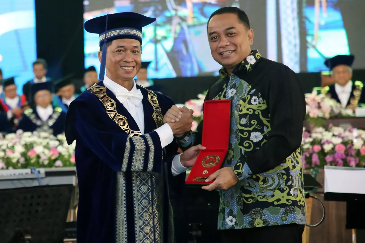 Dapat Penghargaan Wira Adhiwasesa, Eri Cahyadi dan ITS Kolaborasi Bantu Pengeringan Ikan