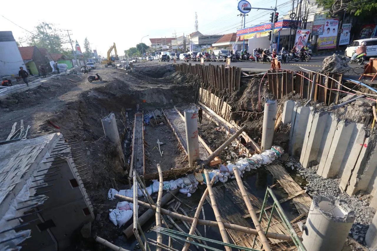 Proyek Jalan Menganti Wiyung - Babatan Target Rampung Desember