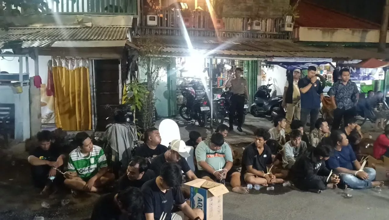Kampung Narkoba di Jalan Kunti Surabaya Digerebek, 25 Tersangka Diamankan