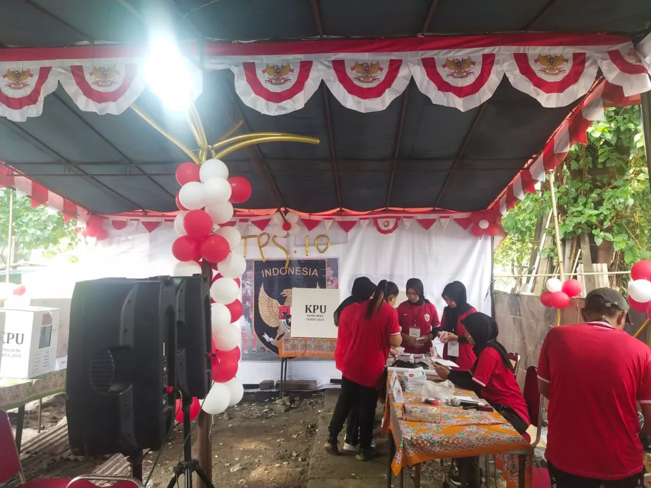 Semangat Timnas TPS 10 Jalan Rangkah Surabaya Dorong Partisipasi Pemilih