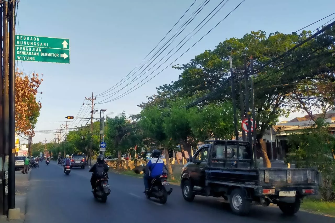 Pengaspalan dan Pemasangan CCSP Jalan Wiyung Dikebut Hingga Akhir Desember