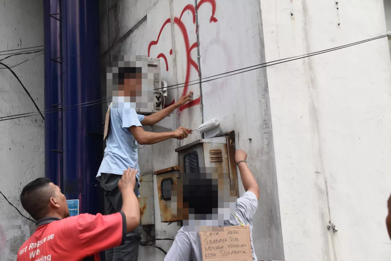 Satpol PP Surabaya Beri Sanksi 5 Mahasiswa Pelaku Vandalisme