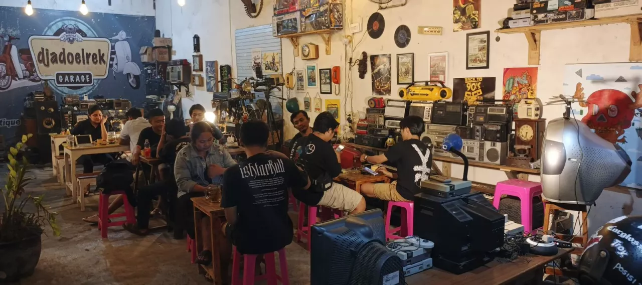 Djadoelrek, Kedai Kopi Retro Para Pencinta Nostalgia di Surabaya