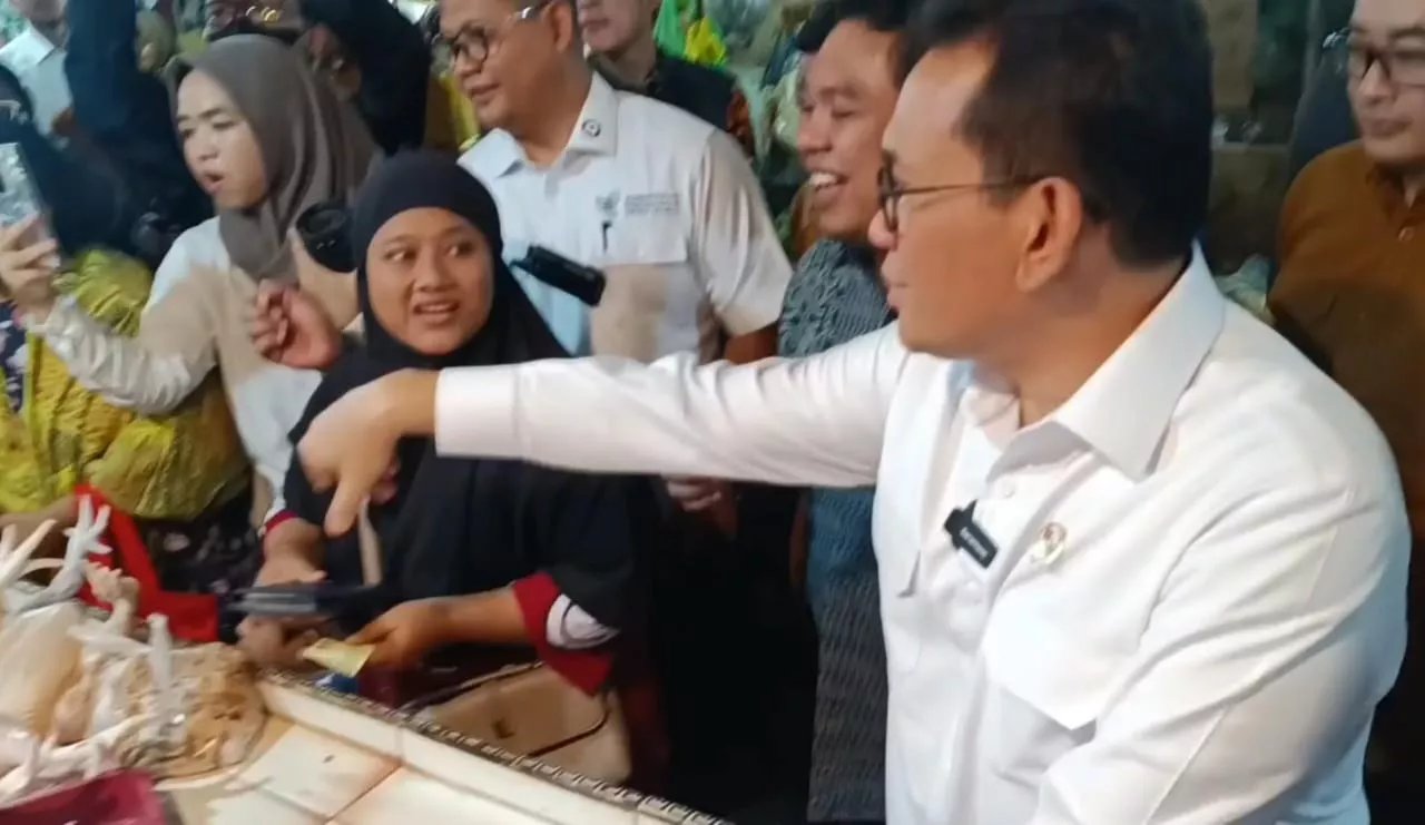 Jelang Nataru, Mendag Budi Santoso: Bahan Pokok Aman di Pasar Tradisional Surabaya