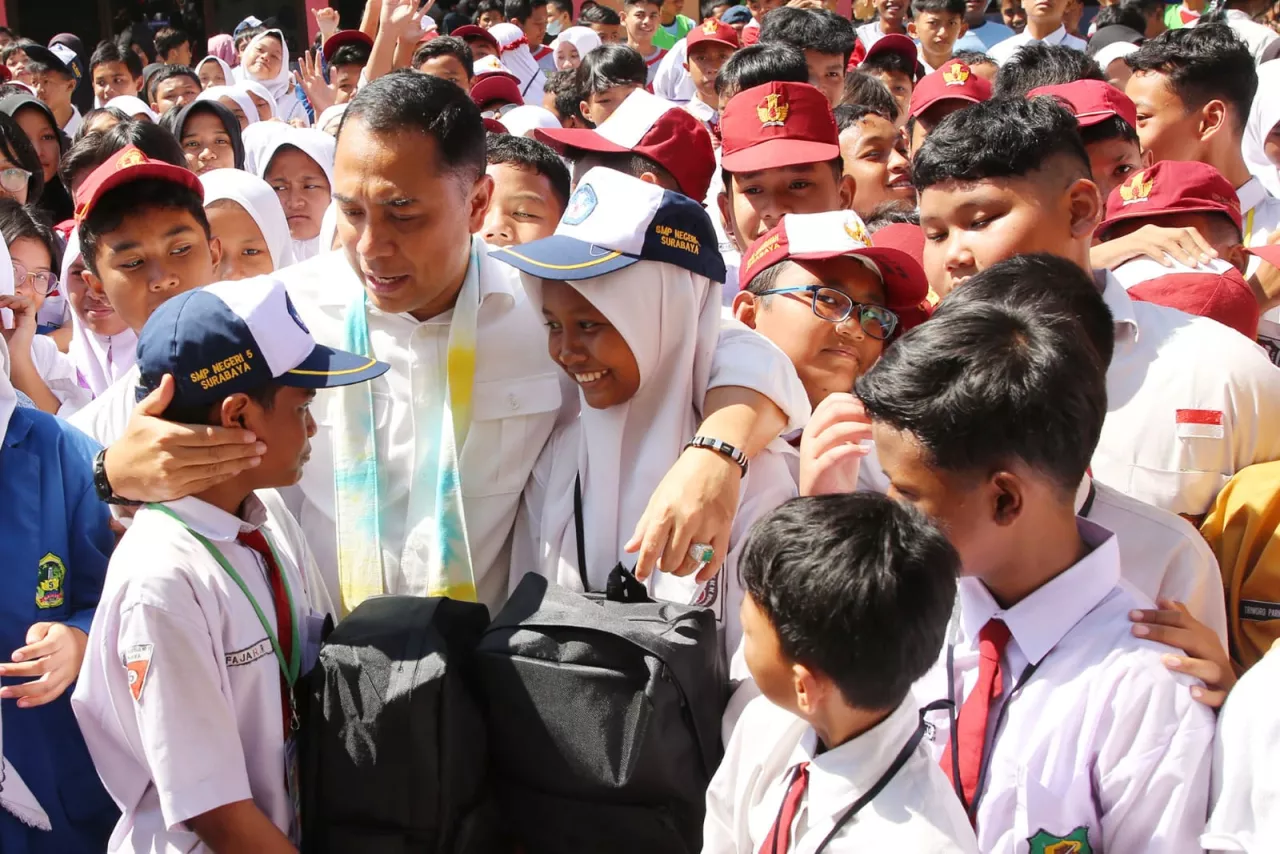 Tunggu Arahan Dihapus, Eri Cahyadi Soroti Dampak Zonasi PPDB di Surabaya