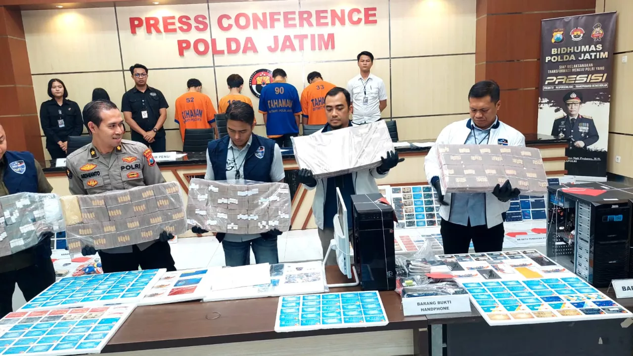 Polda Jatim Ungkap Jaringan Judi Online Internasional, Sita Rp4 Miliar