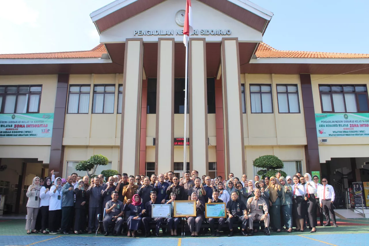 Tunjukkan Komitmen Terhadap Pelayanan dan Integritas, Pengadilan Negeri Sidoarjo Sabet Tiga Penghargaan