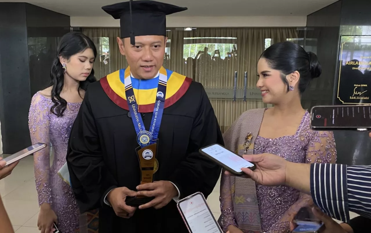 Wisuda Pascasarjana di Unair, AHY Teringat Mendiang Ibu Ani Yudhoyono
