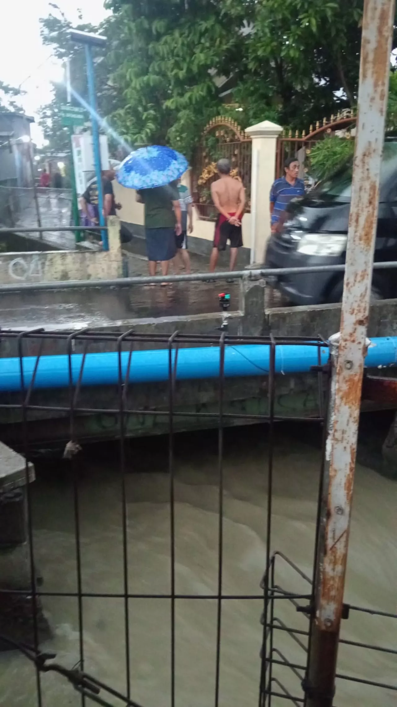 Hujan Deras, Seorang Bocah Dikabarkan Terseret Arus di Sungai Wiyung