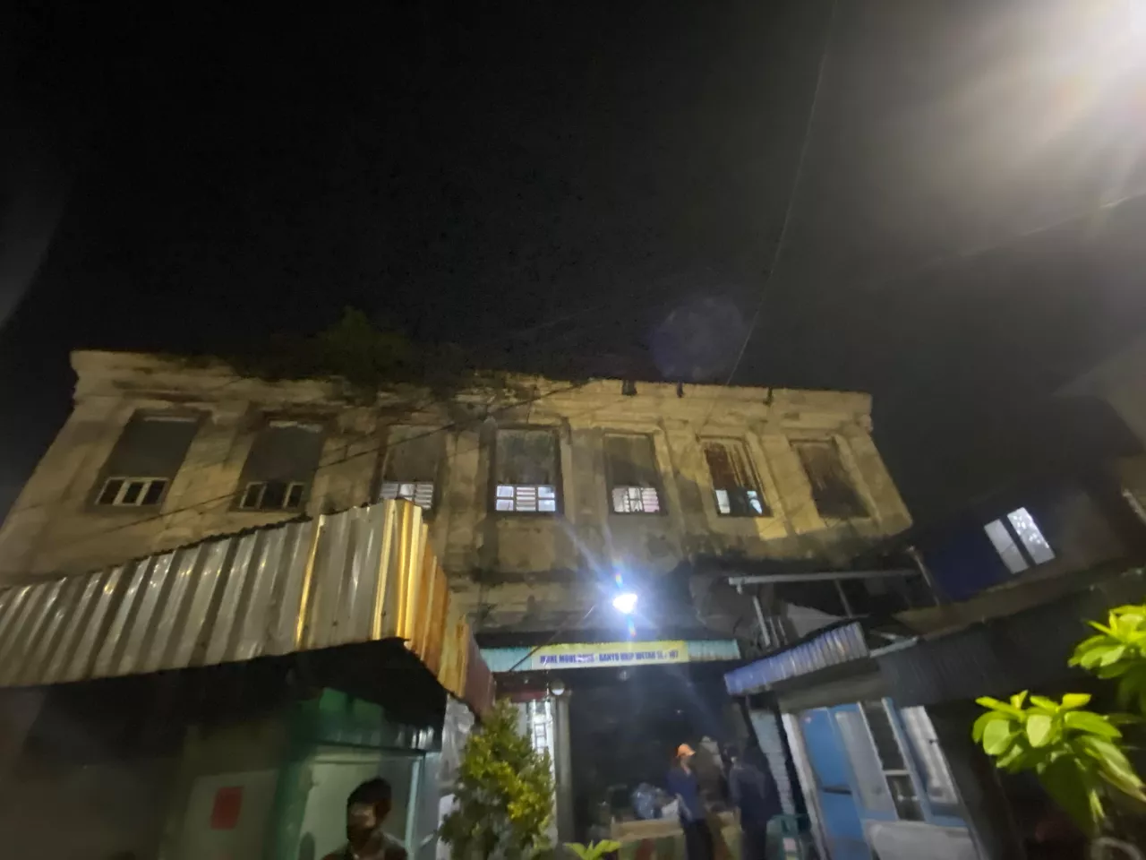 Bangunan Sejarah, Penghuni Gedung Setan: Harap Diperbaiki