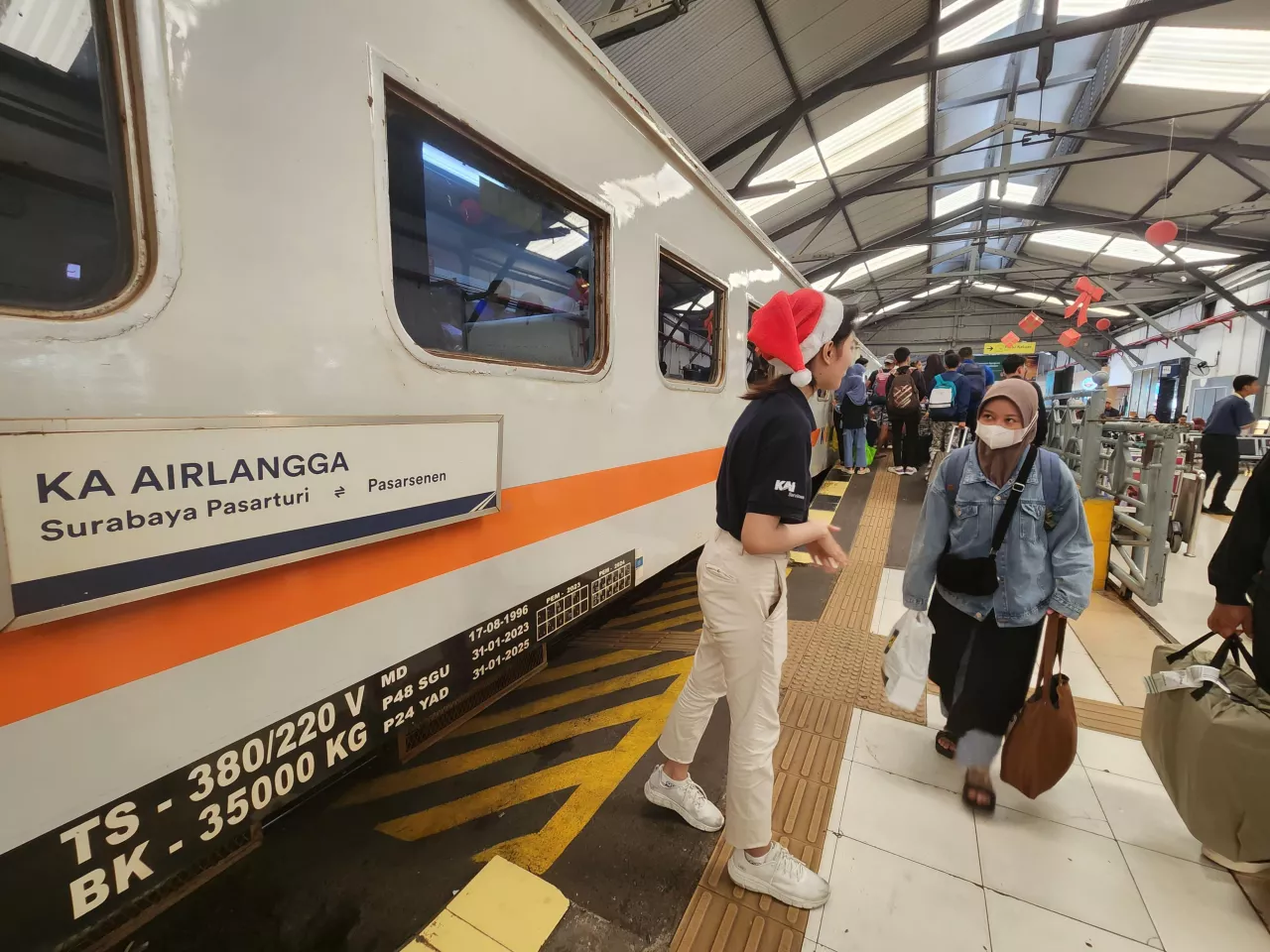 Bikin Promo Nataru, Penumpang Kereta Api Daop 8 Melonjak Drastis