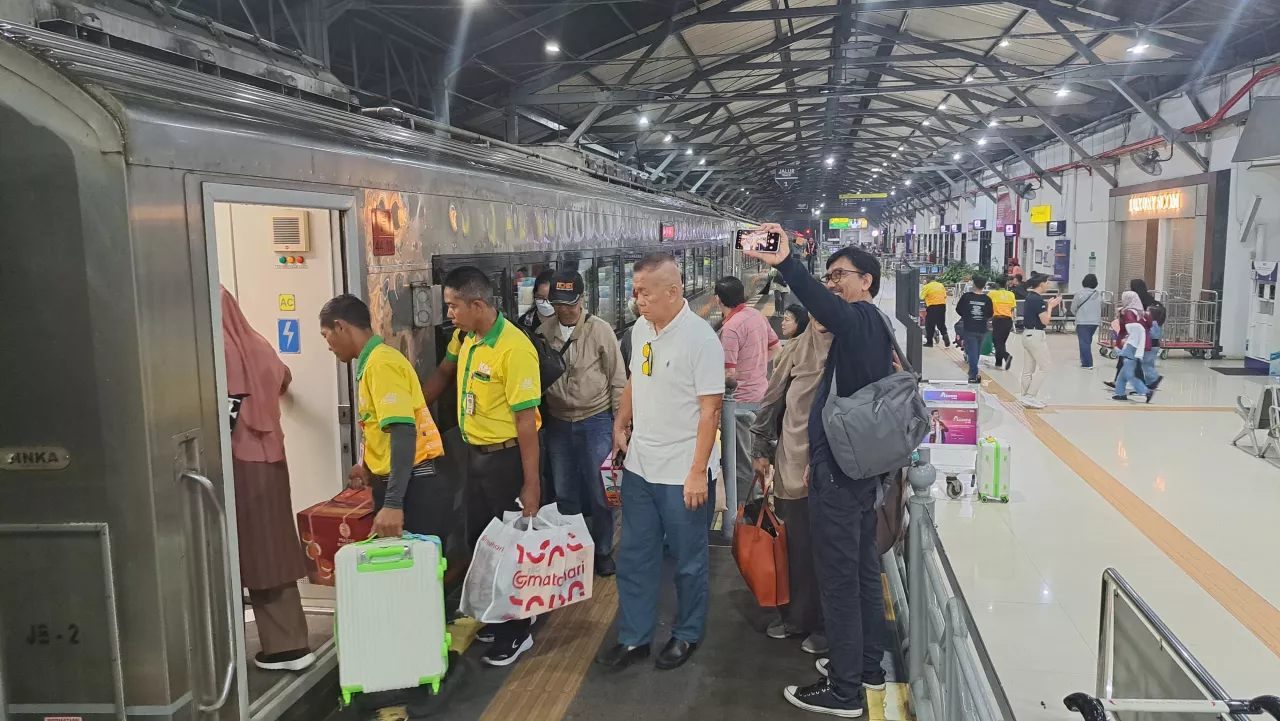 Hampir 6 Juta Orang Gunakan KA di Daop 8 Sepanjang 2024