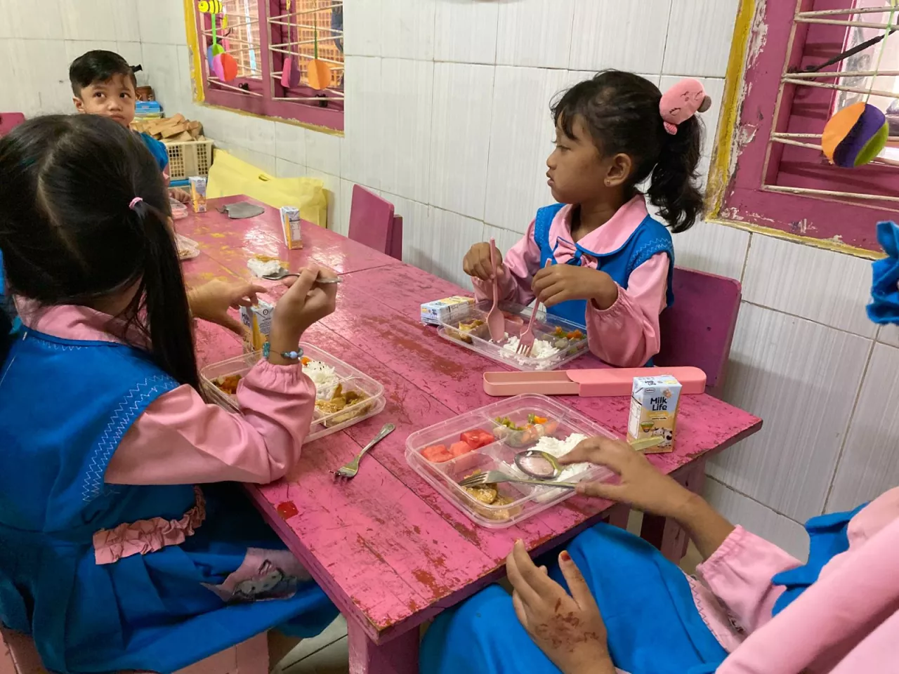 Makan Bergizi Gratis Paud-TK di Surabaya: Bentuknya Kurang Menarik Anak-Anak
